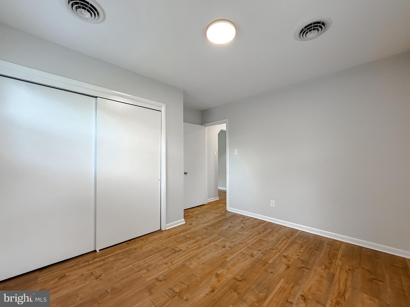1565 Chester Avenue photo 15