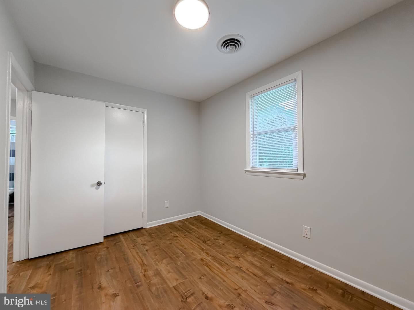 1565 Chester Avenue photo 19