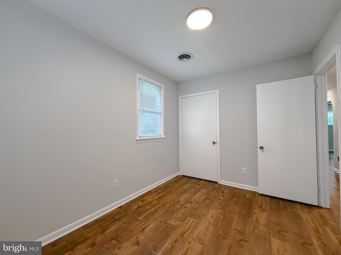 1565 Chester Avenue photo 24