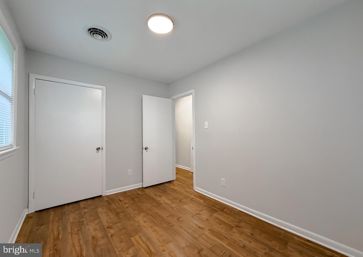 1565 Chester Avenue photo 25