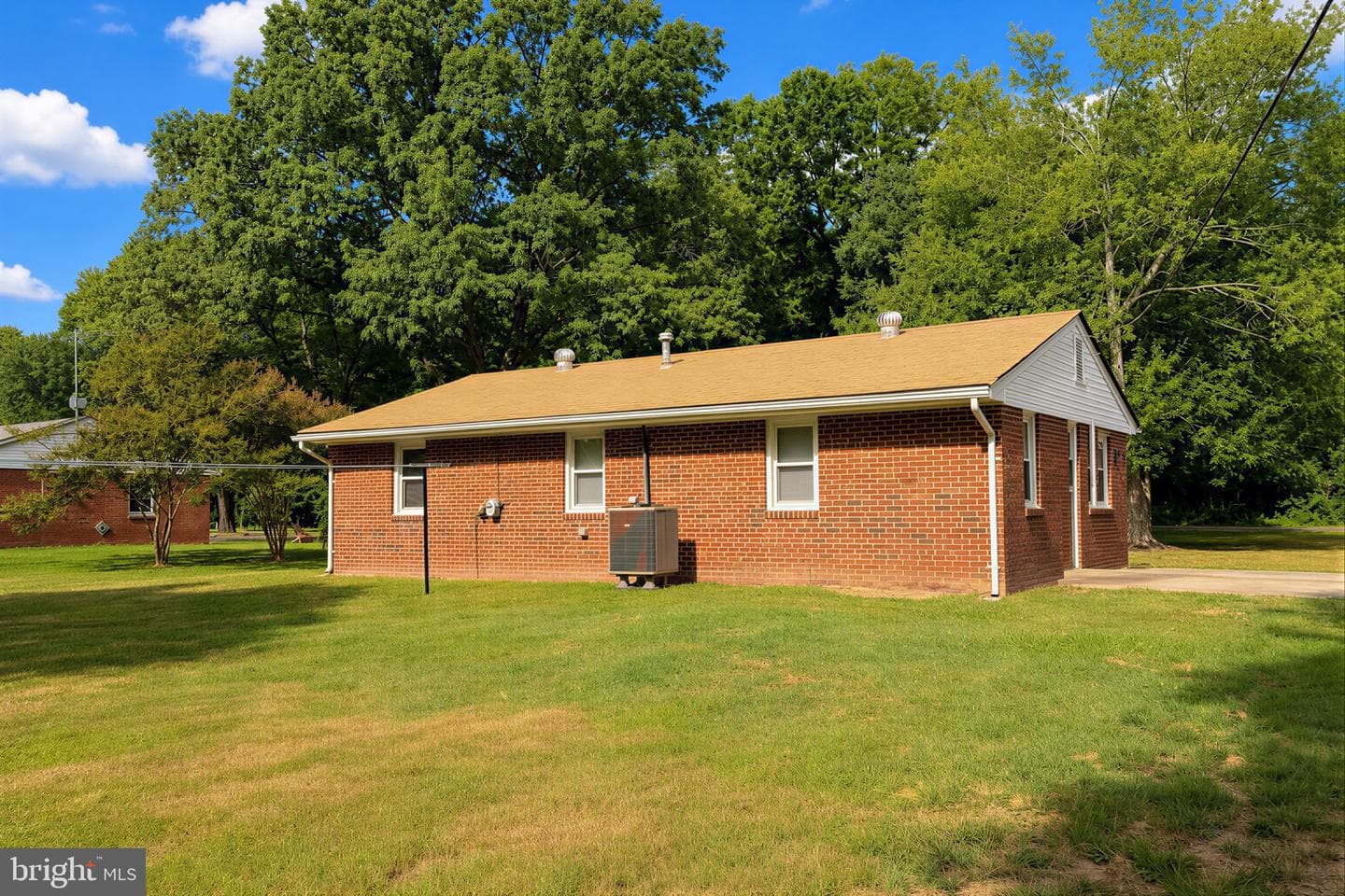 1565 Chester Avenue photo 27