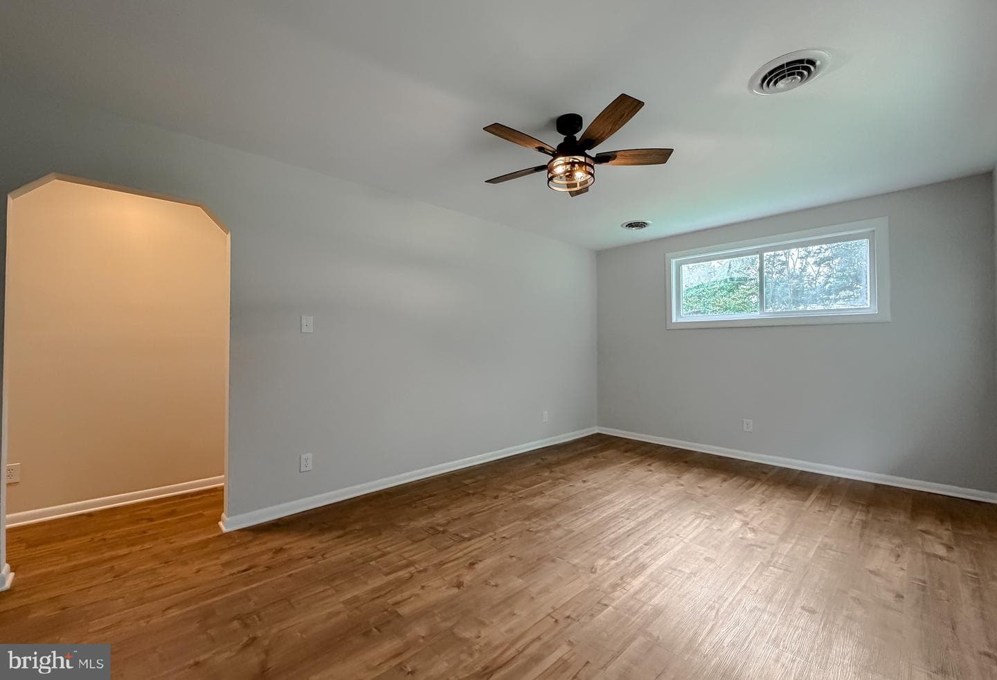 1565 Chester Avenue photo 3
