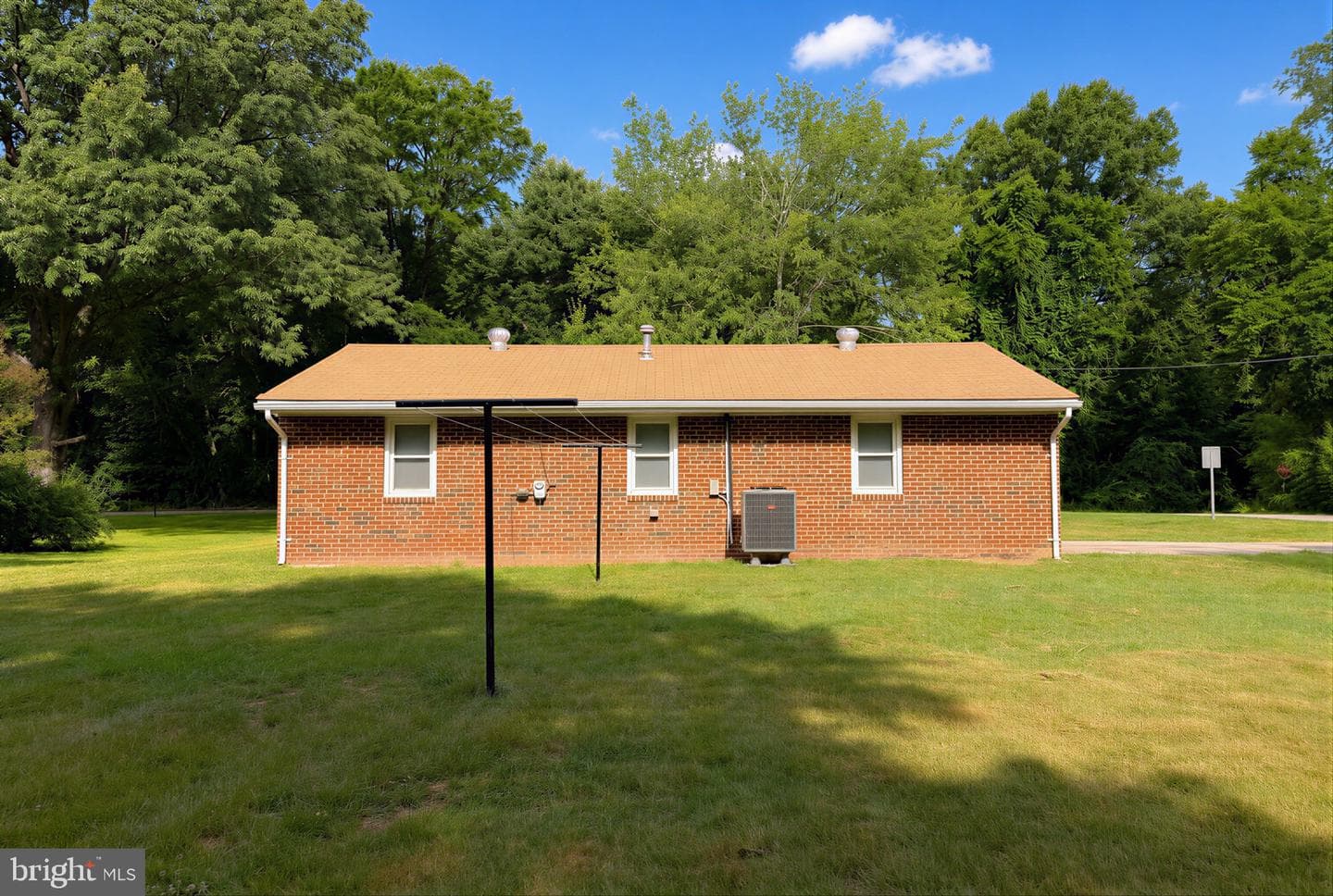 1565 Chester Avenue photo 31