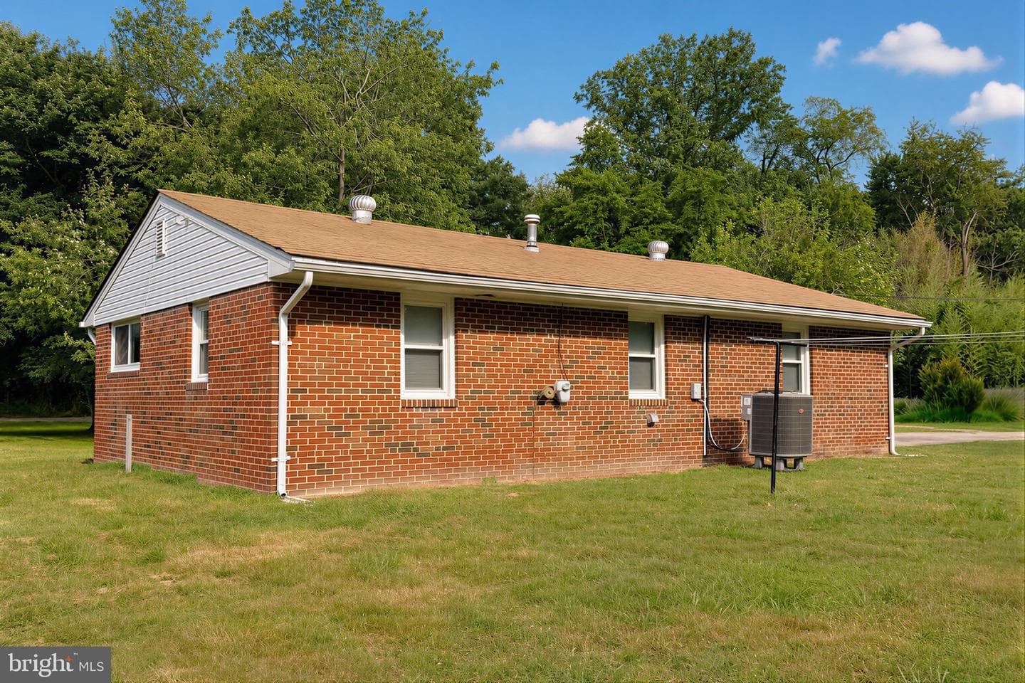 1565 Chester Avenue photo 32