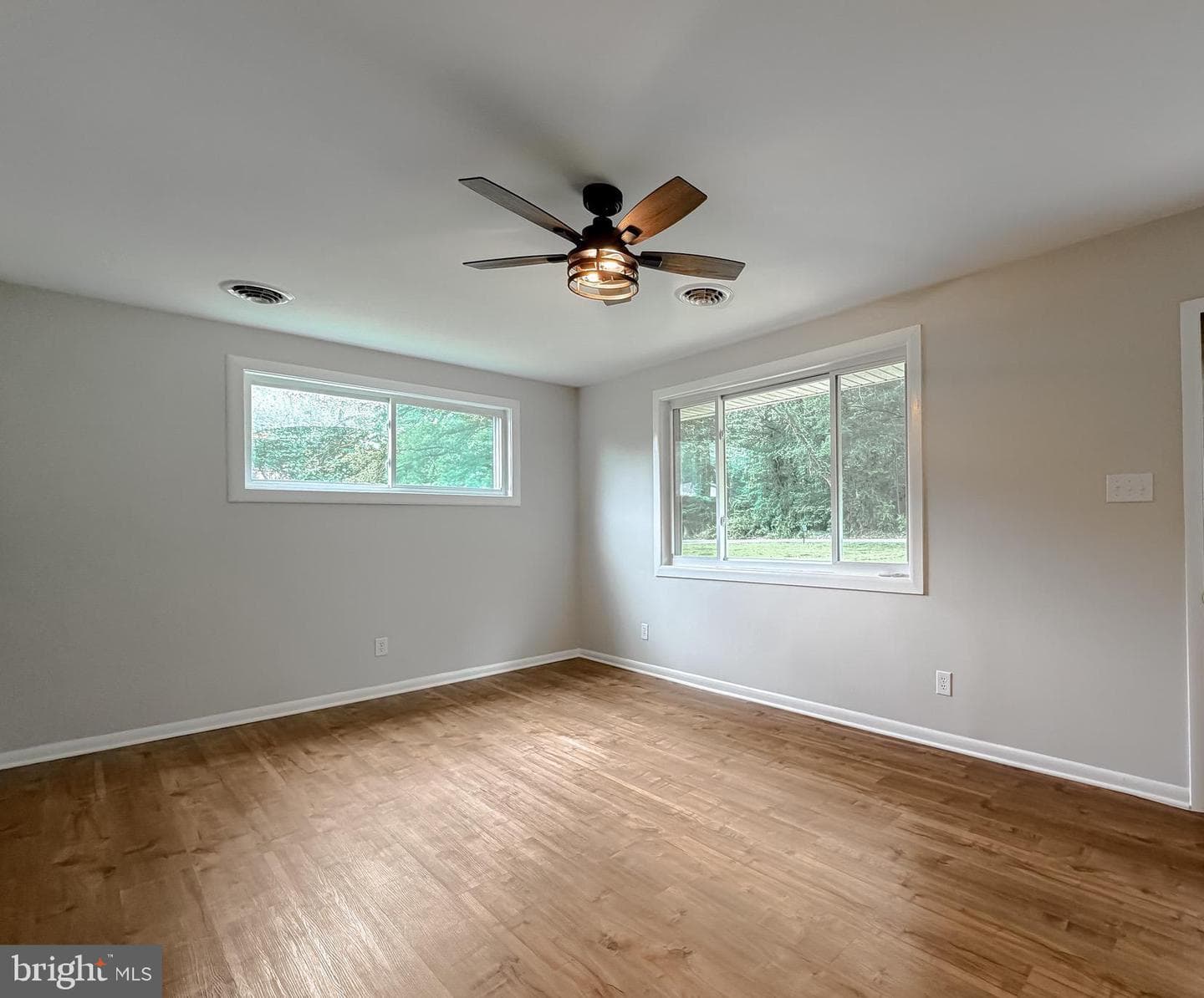 1565 Chester Avenue photo 4