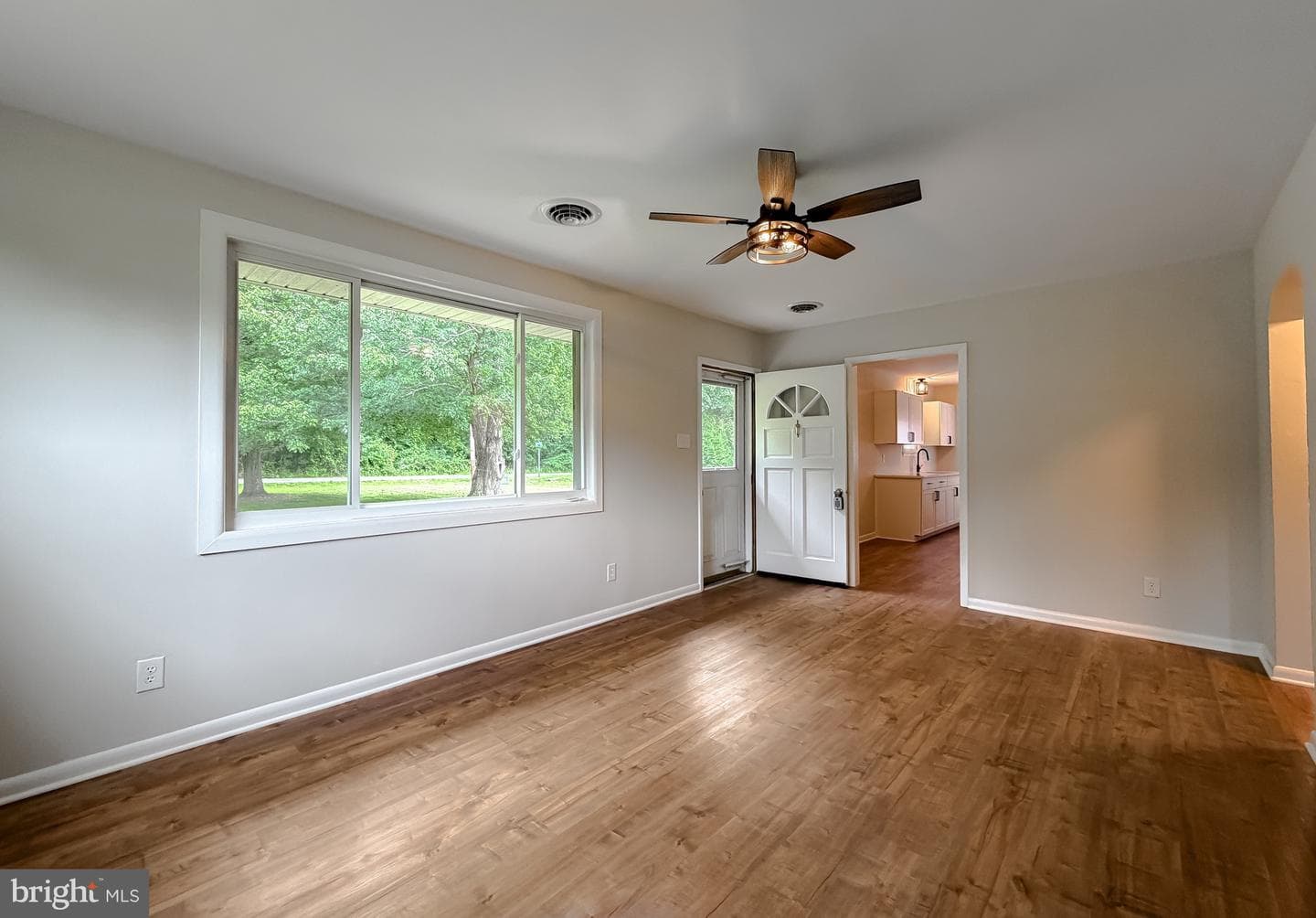 1565 Chester Avenue photo 5