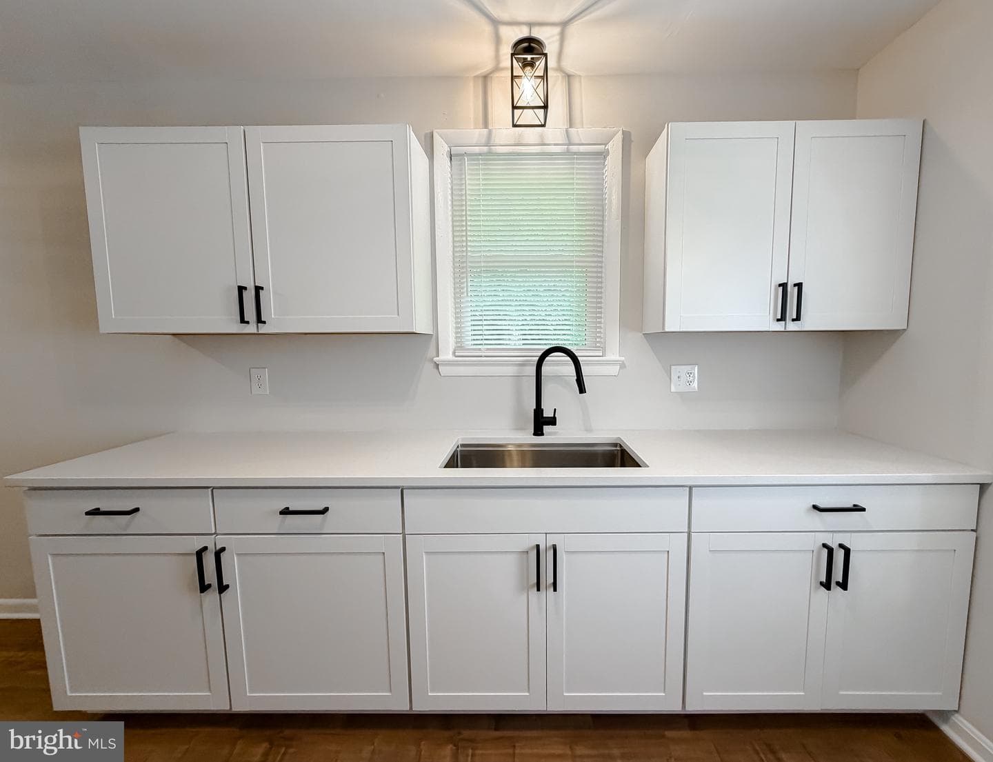 1565 Chester Avenue photo 9