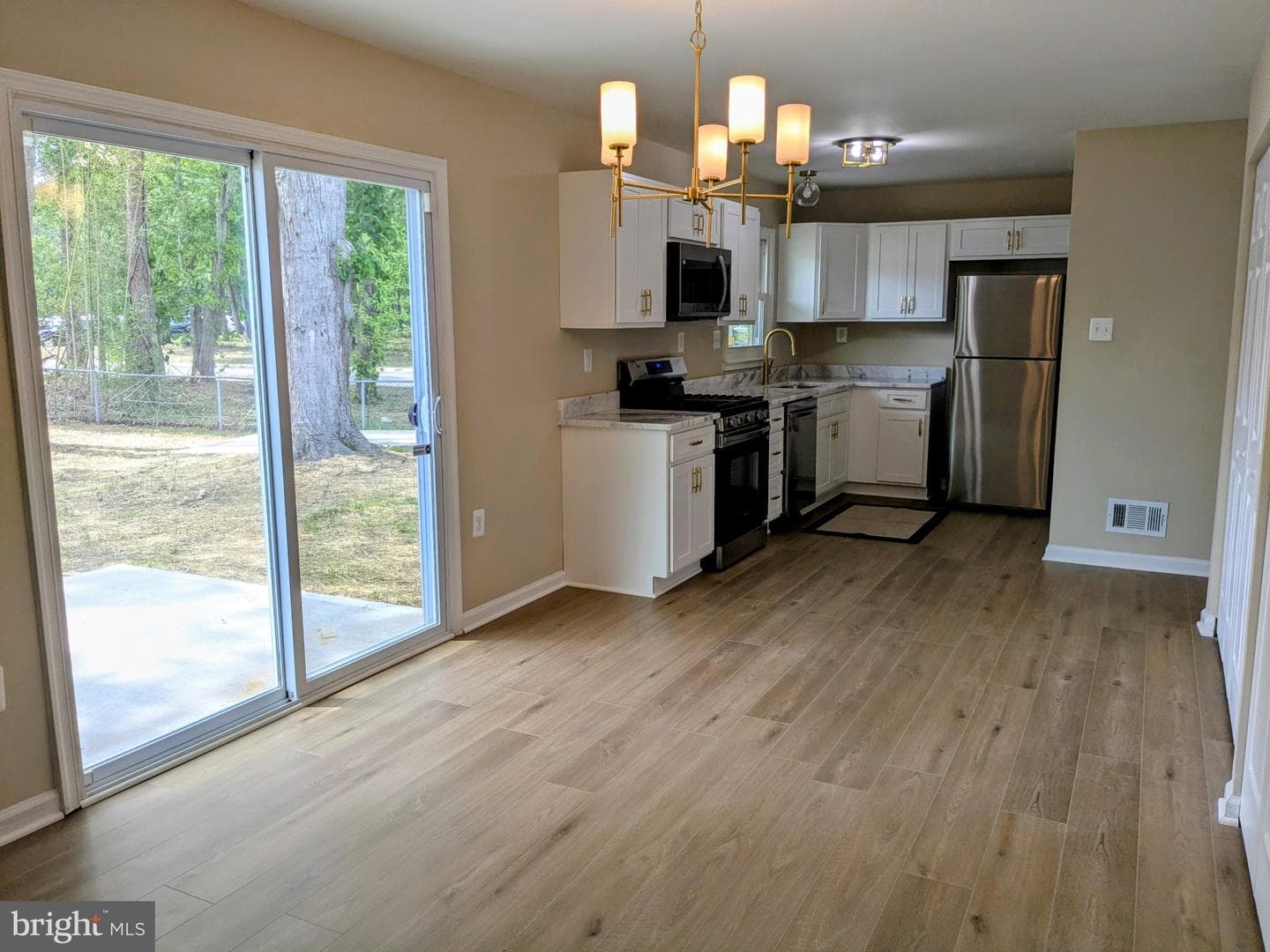 501 University Drive photo 4