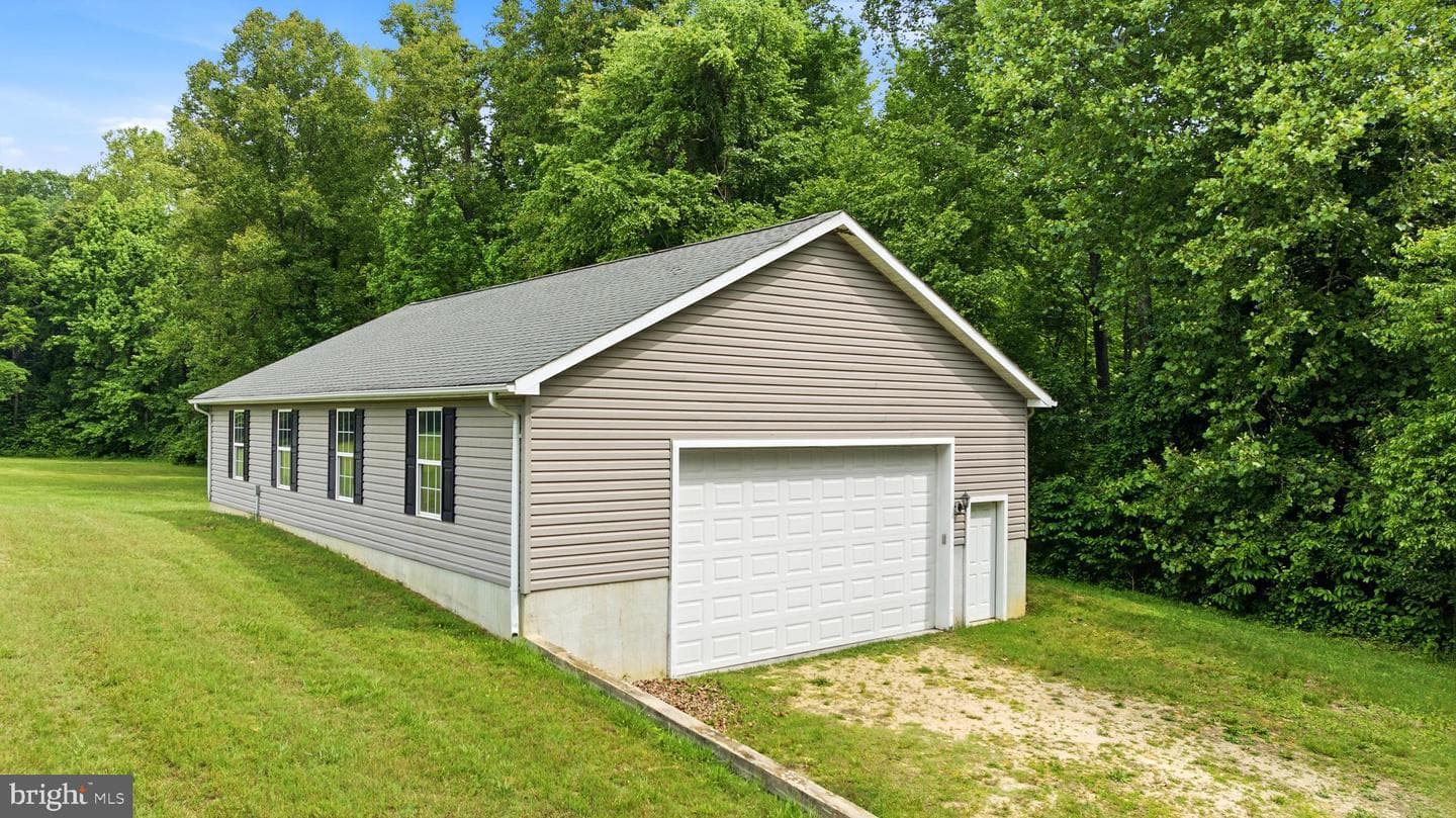 4570 Hawthorne Road photo 4