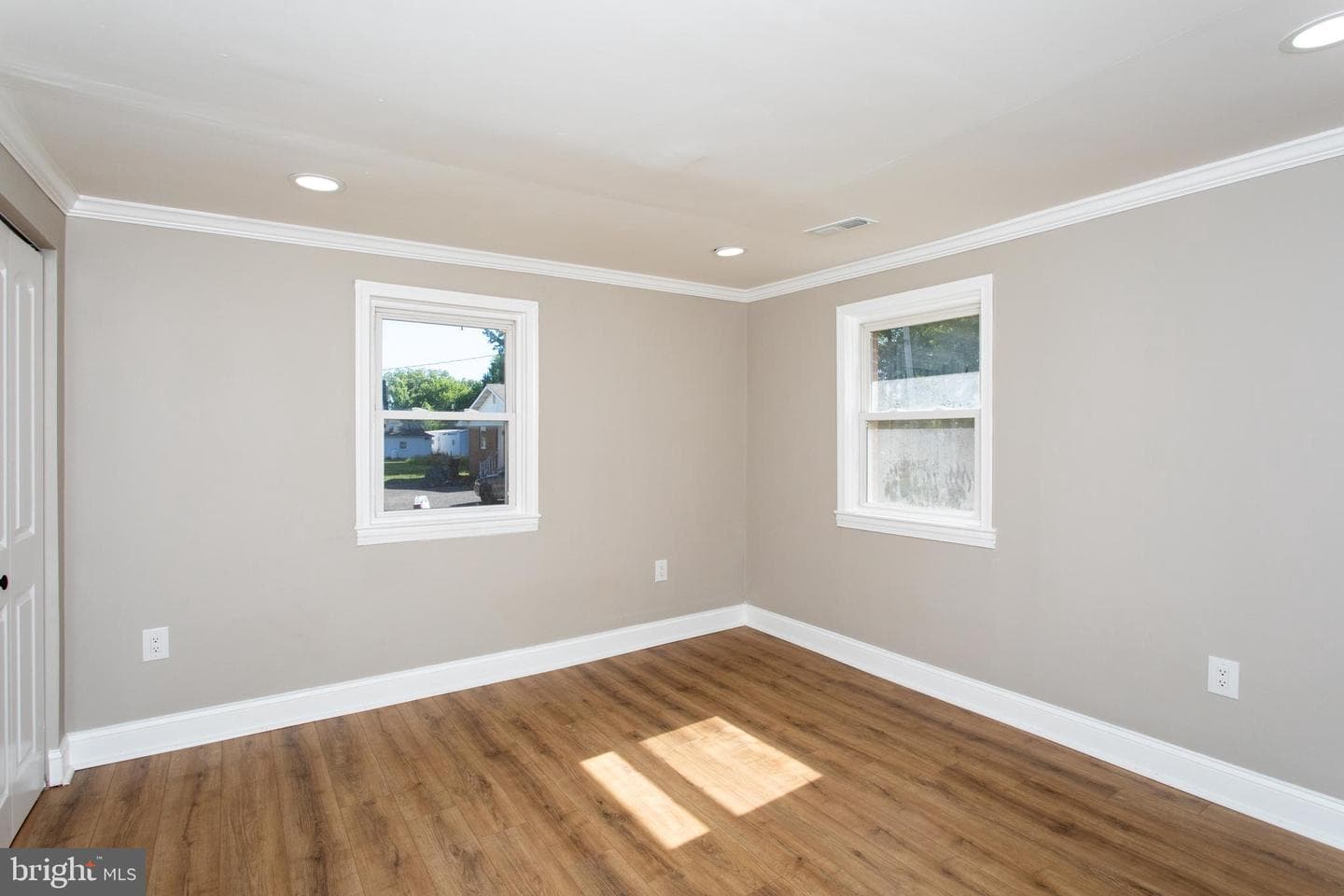 906 Washington Avenue photo 27