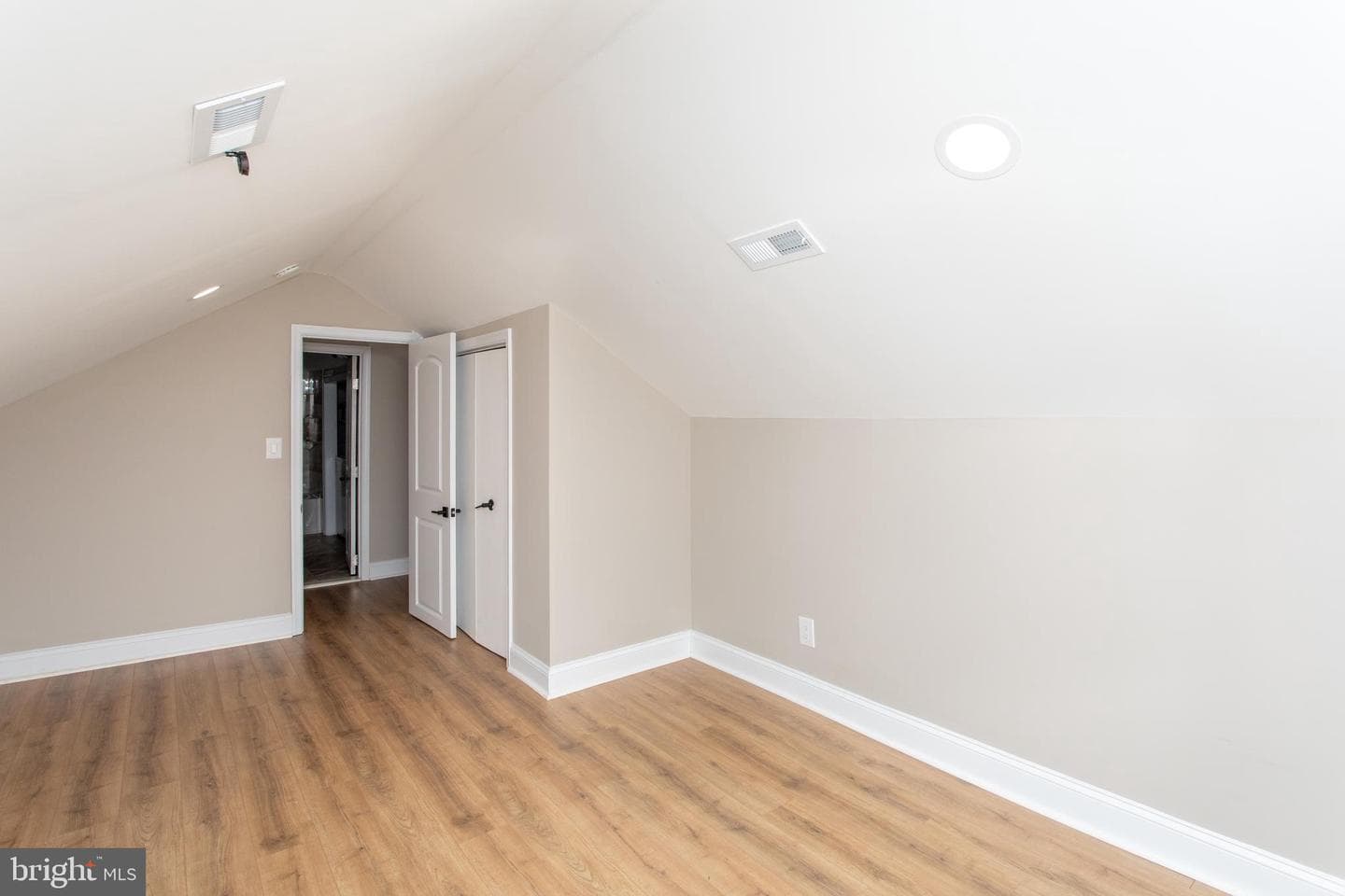 906 Washington Avenue photo 45