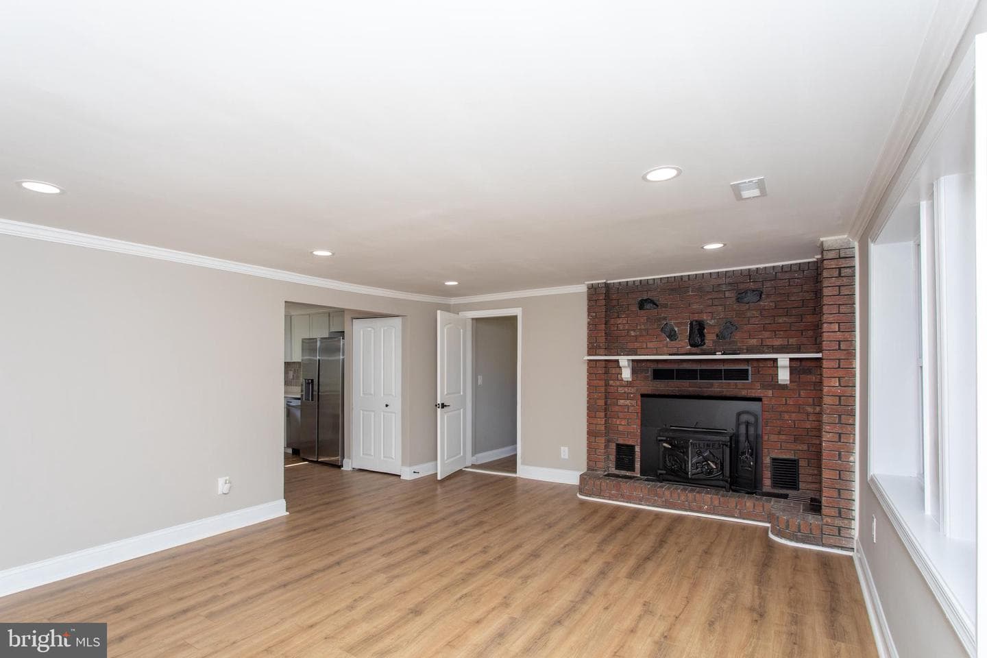 906 Washington Avenue photo 9