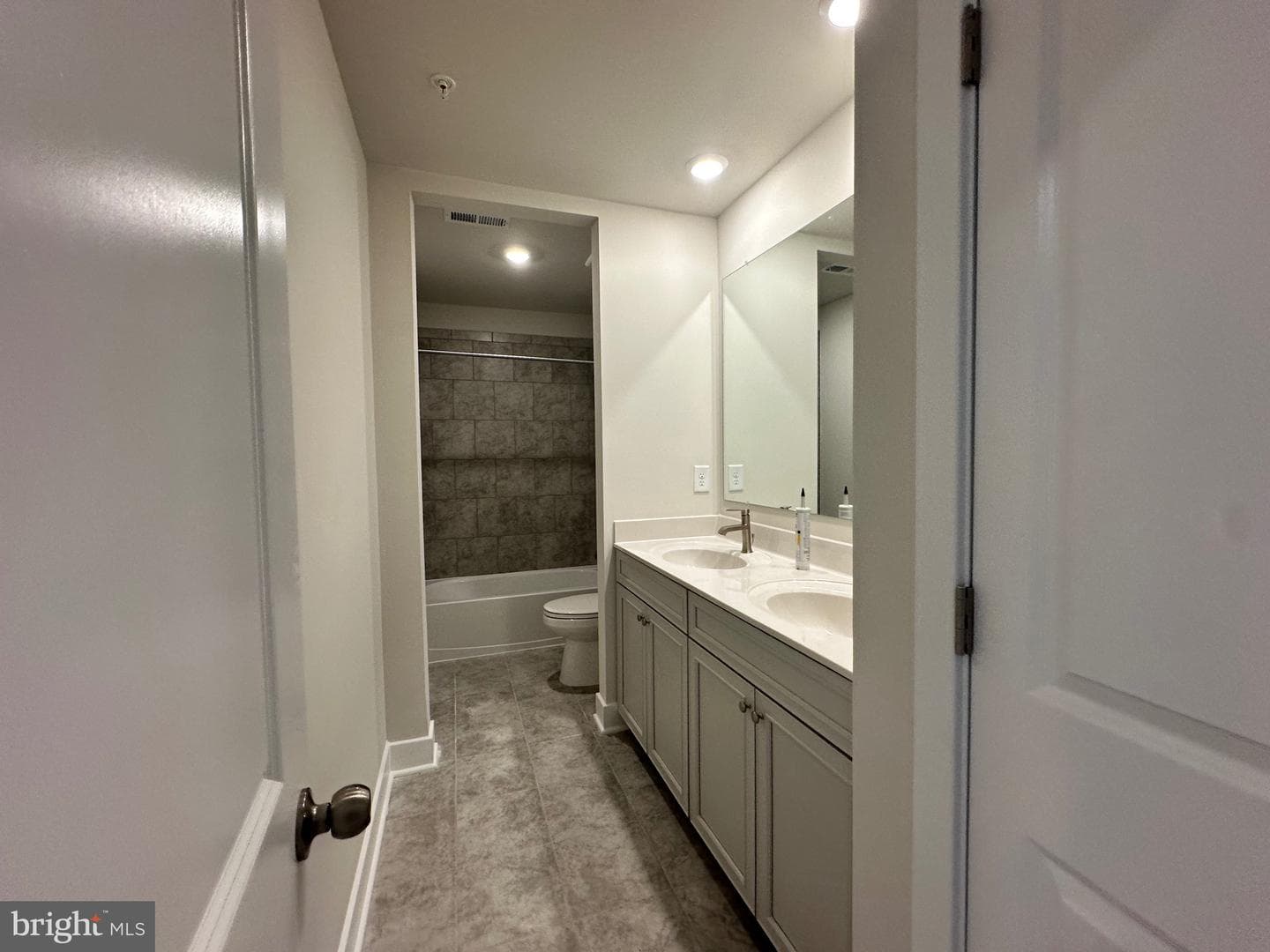 5340 Newport Circle photo 36