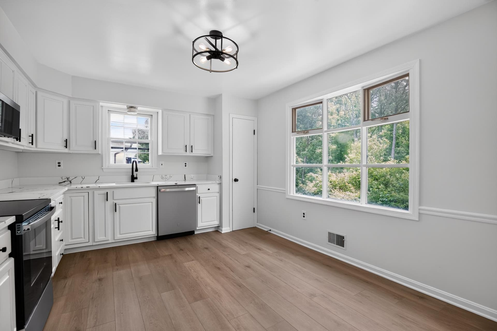 2260 Bridle Path Drive photo 3
