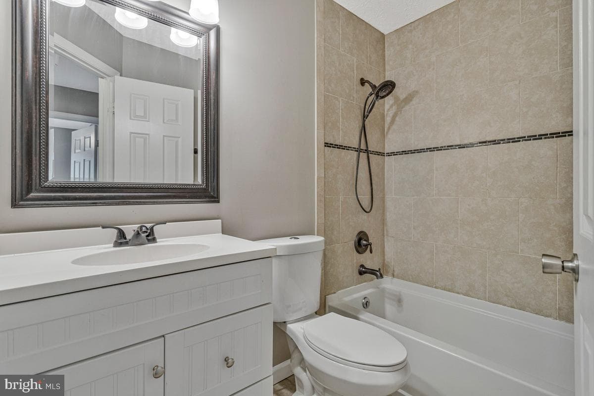 6050 Sirenia Place photo 32