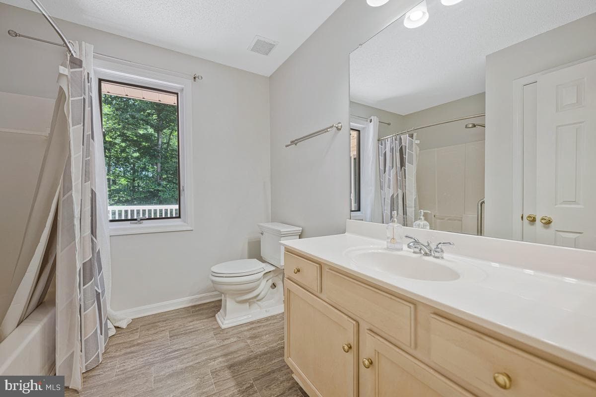 1010 Wales Drive photo 18