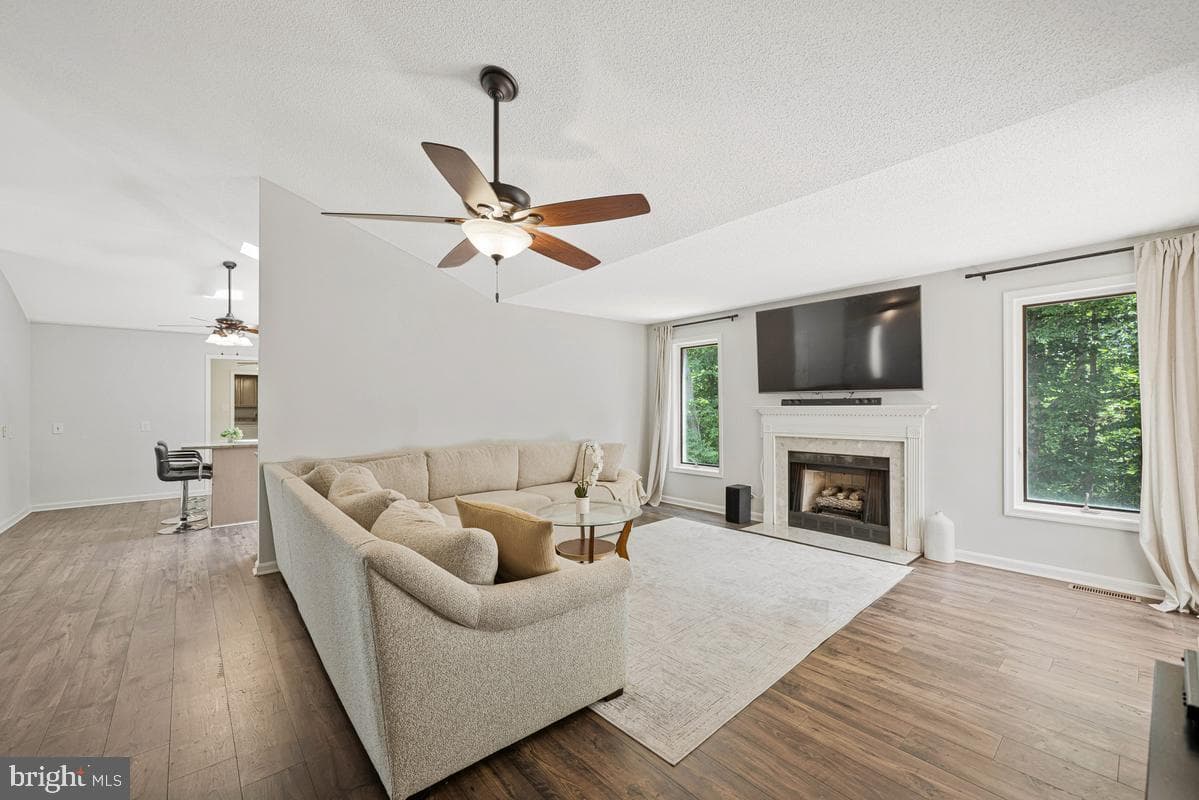 1010 Wales Drive photo 3