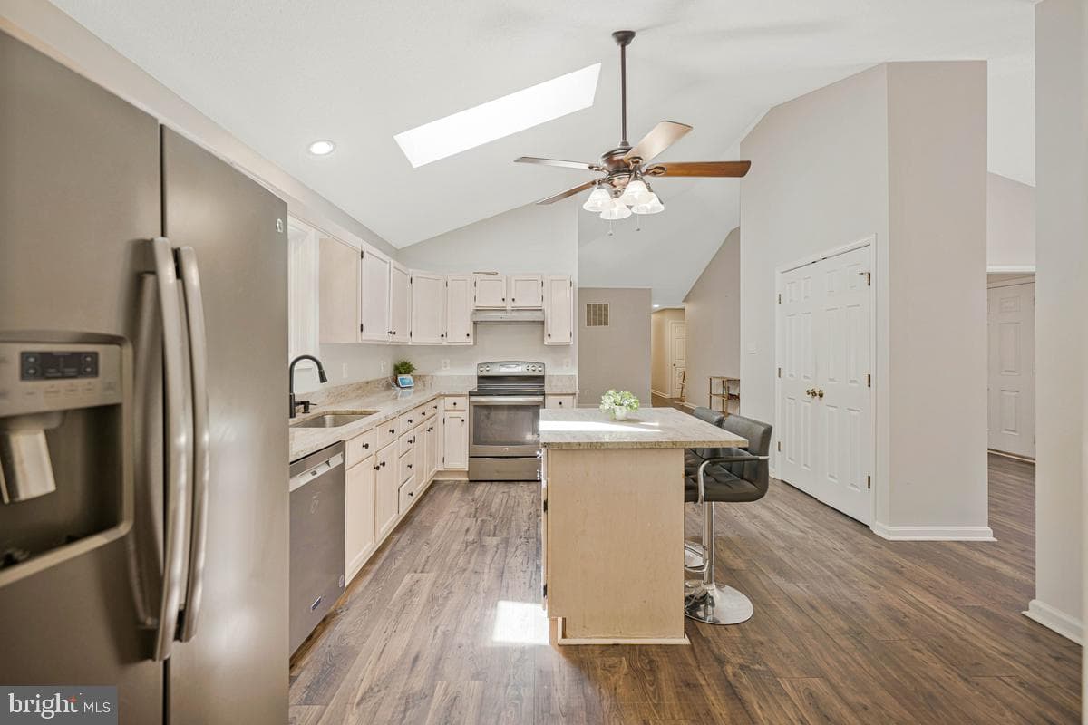 1010 Wales Drive photo 4