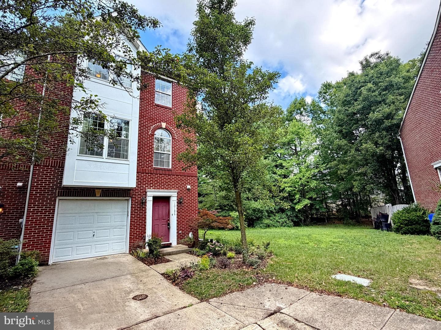 10186 Tree Frog Place, White Plains
