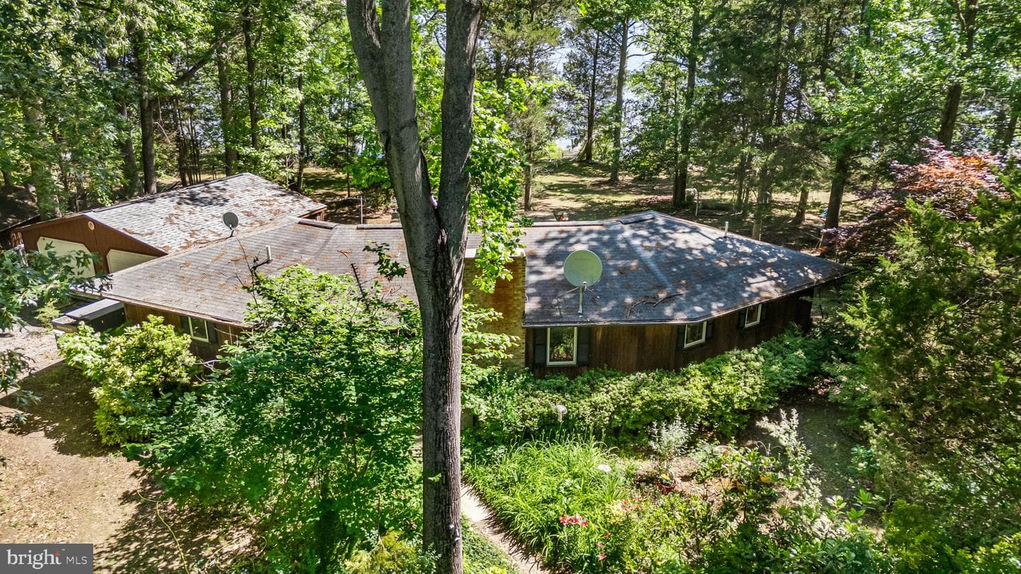 9545 Moores Point Place photo 1