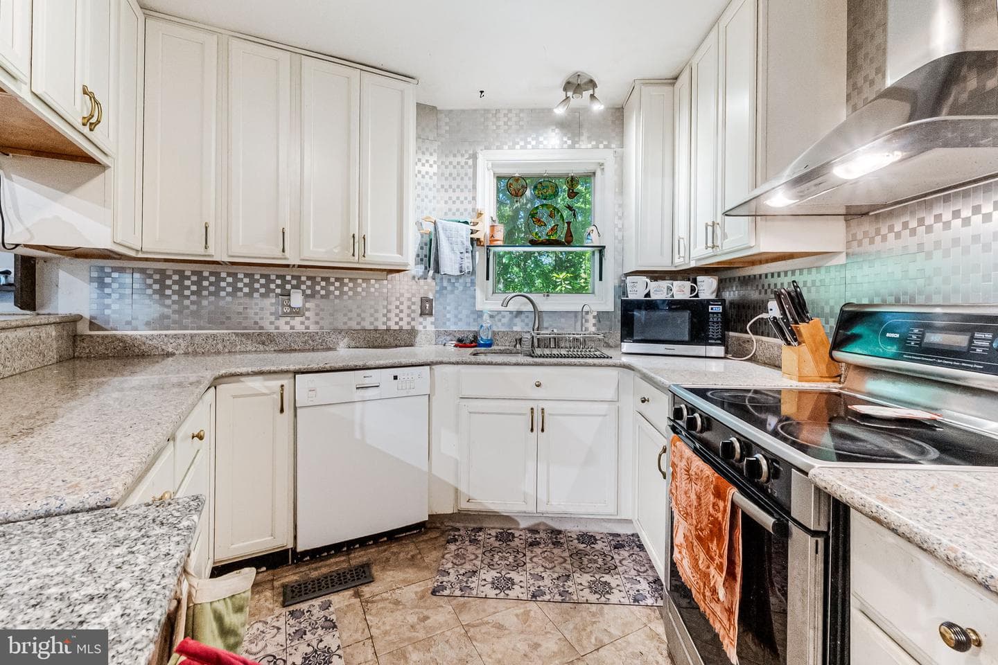 9545 Moores Point Place photo 17