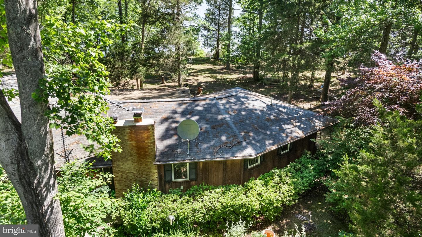 9545 Moores Point Place photo 34