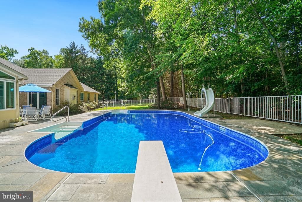 105 Cornwall Court photo 16