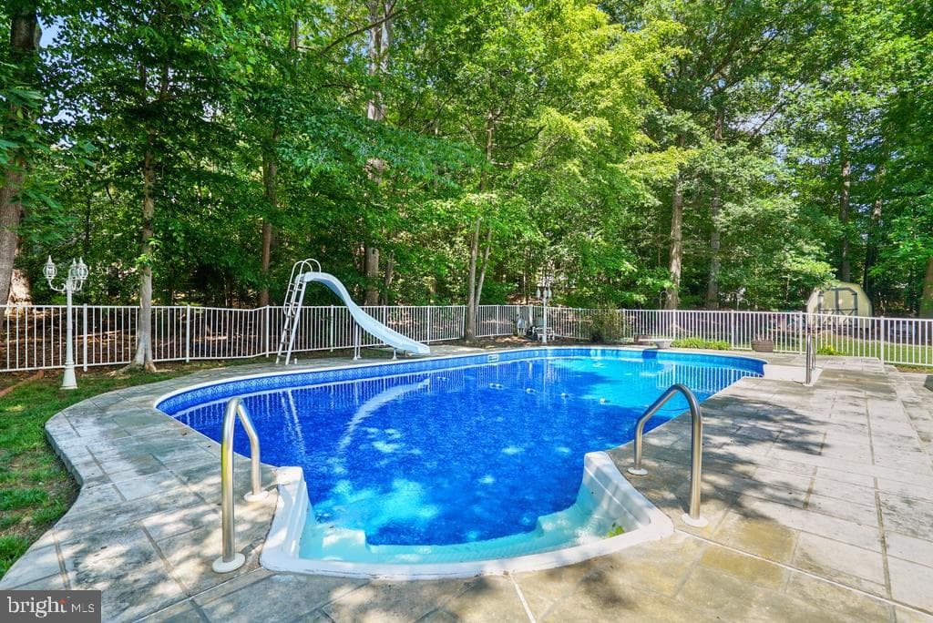 105 Cornwall Court photo 18