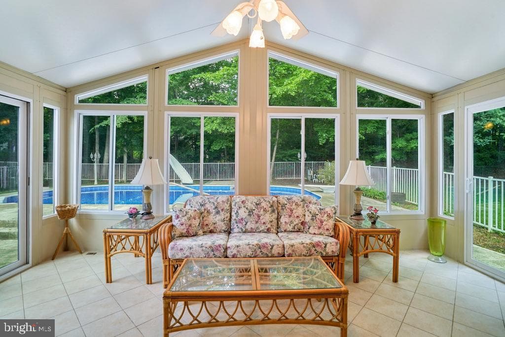 105 Cornwall Court photo 3