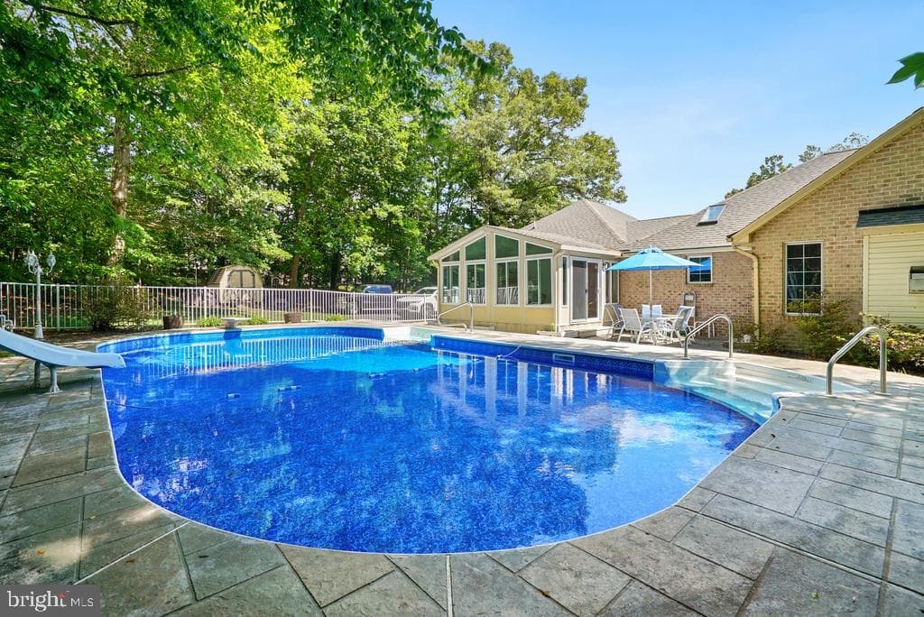 105 Cornwall Court photo 4