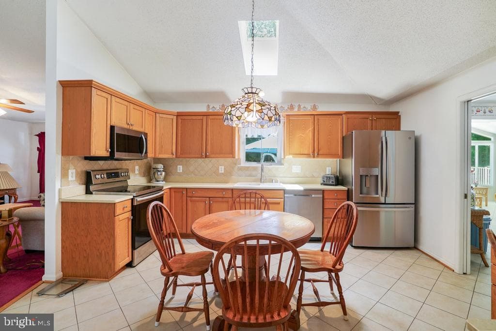 105 Cornwall Court photo 5