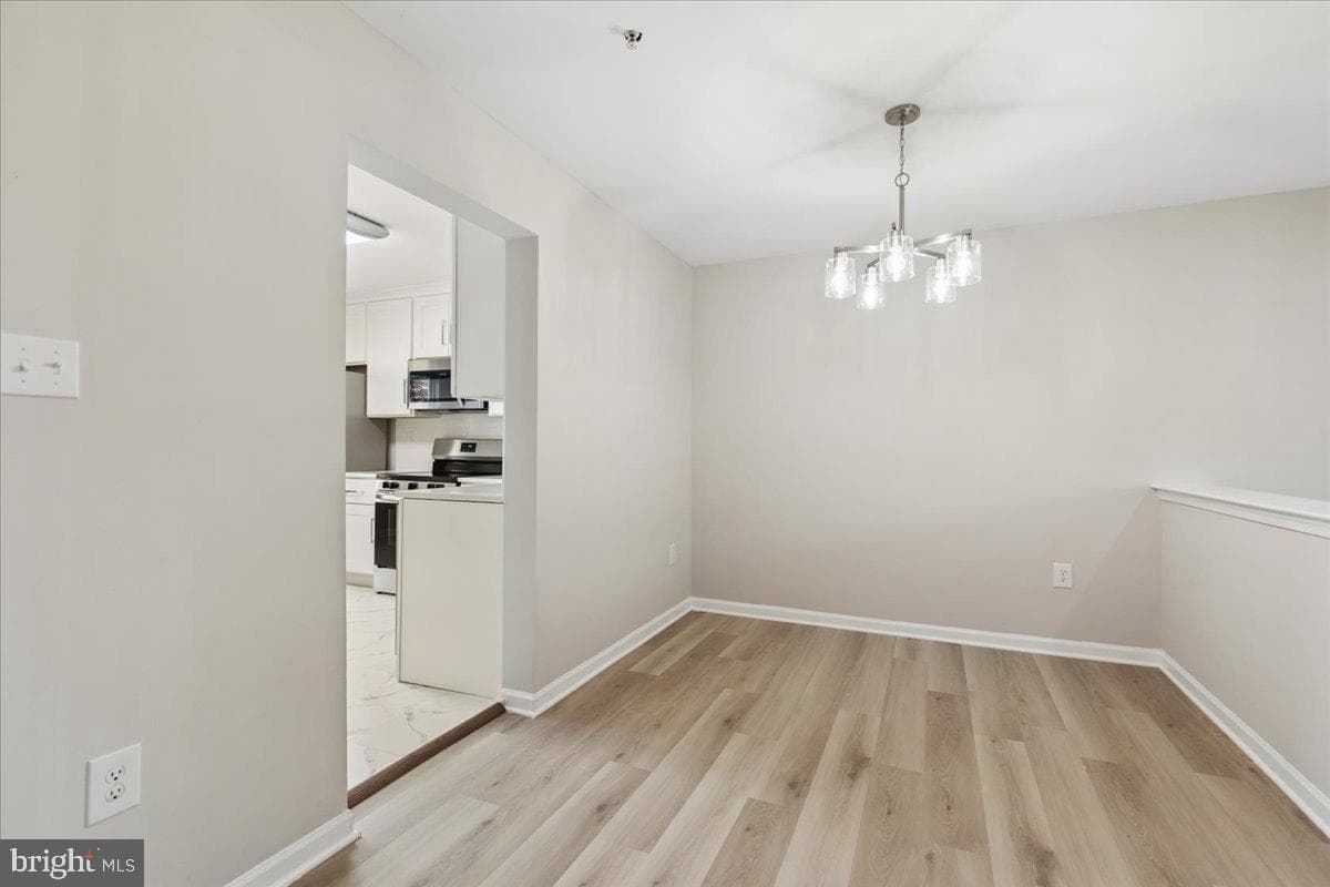 2577 Bolinbrook Court photo 11