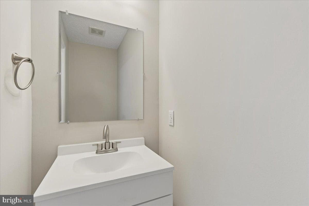 2577 Bolinbrook Court photo 2