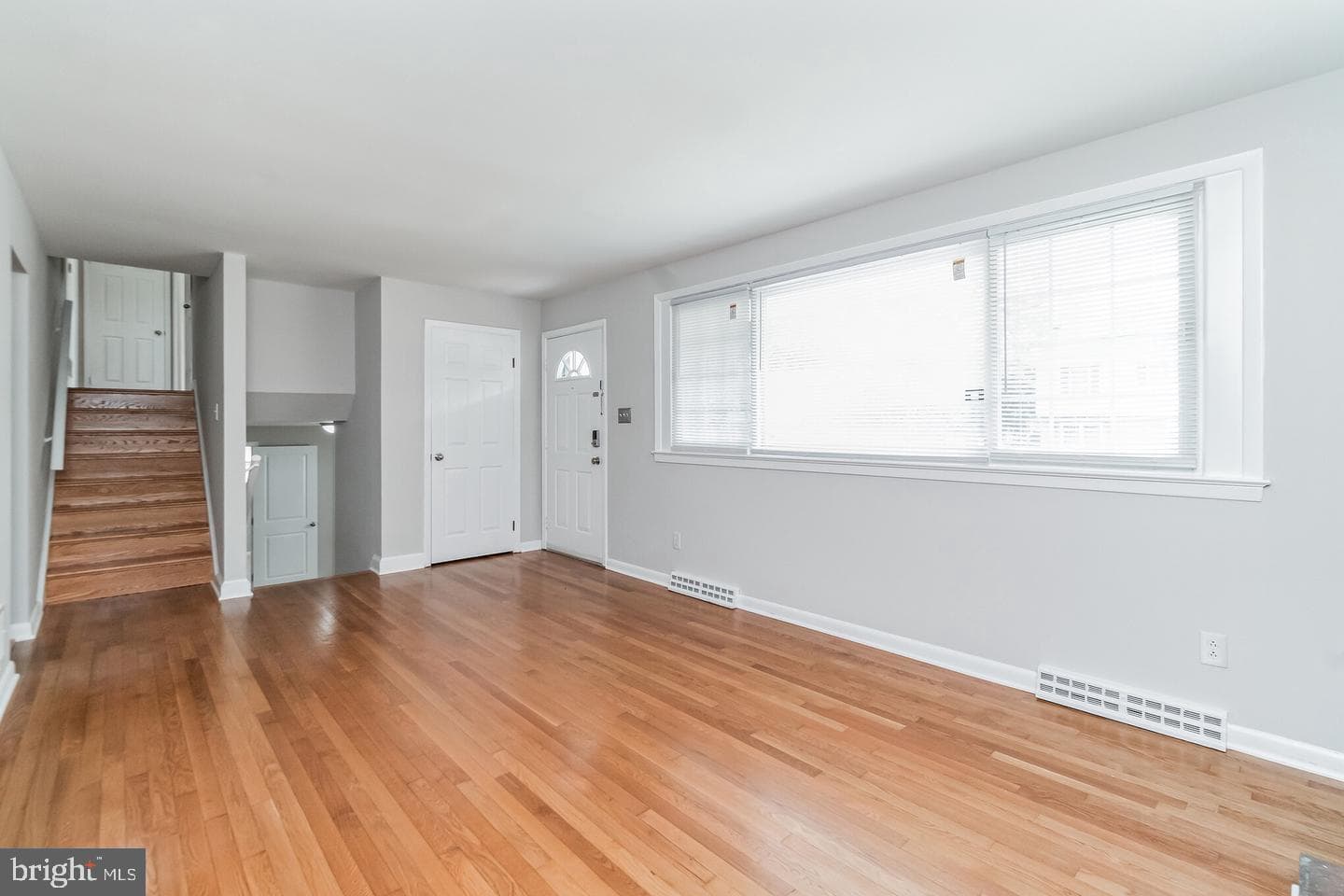 5 Maple St photo 3