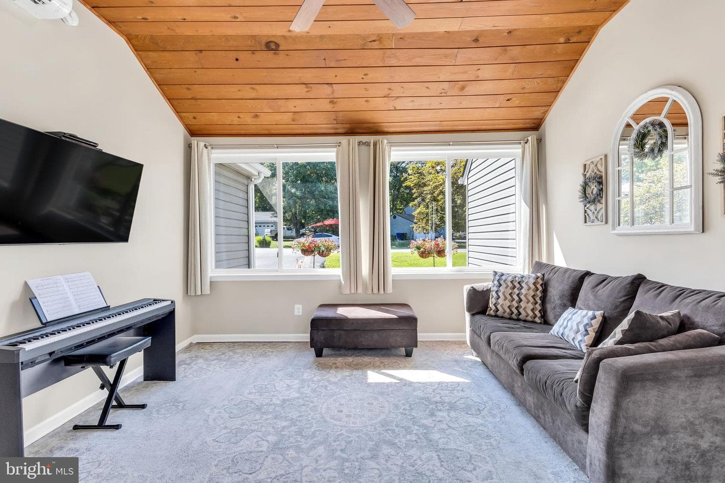 207 Persimmon Court photo 10