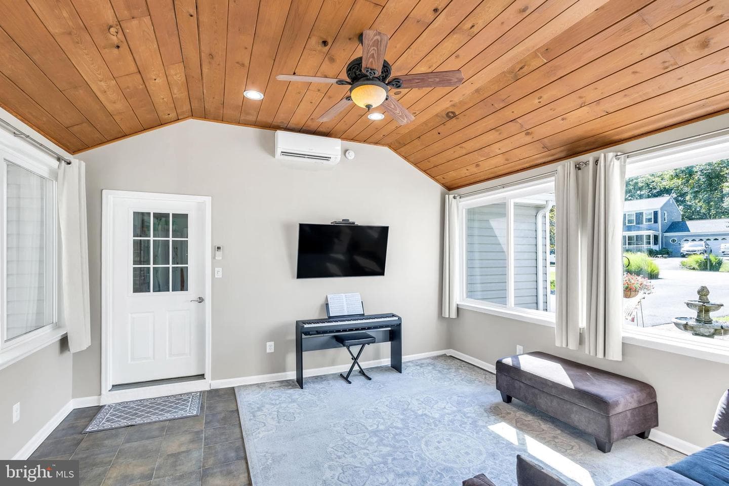 207 Persimmon Court photo 11