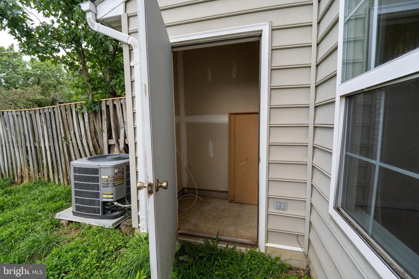 2607 Enterprise Place photo 25