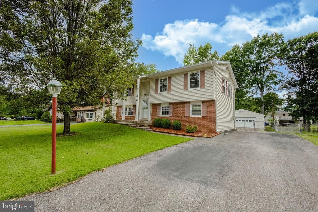 810 Kenyon Avenue, Waldorf