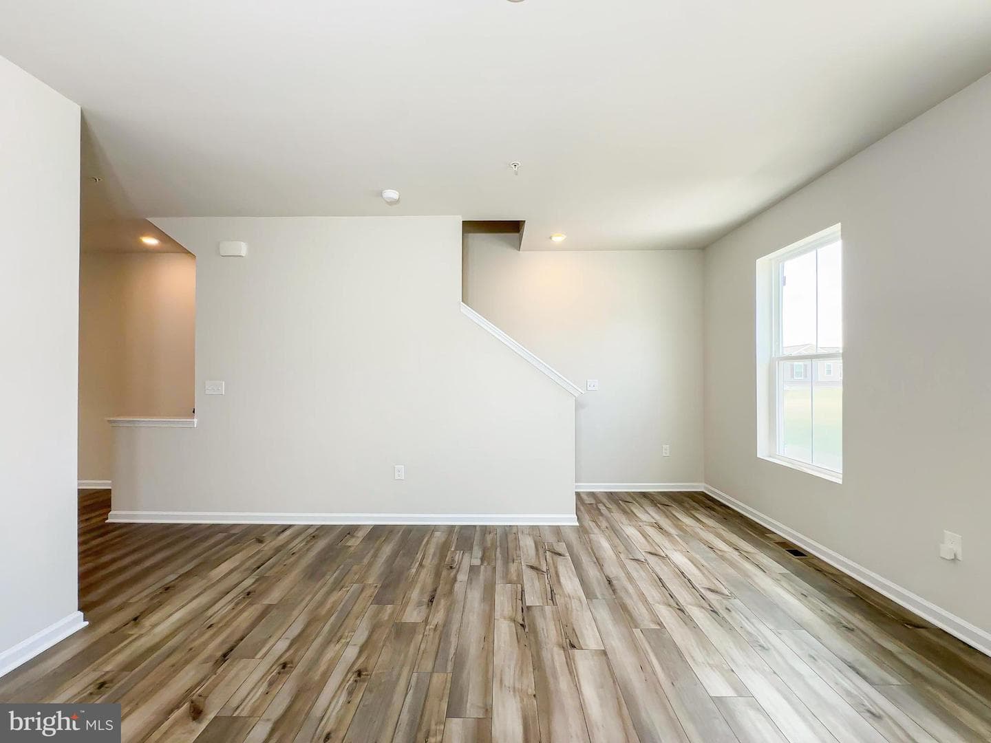 5550 Marksburg Pl, White Plains