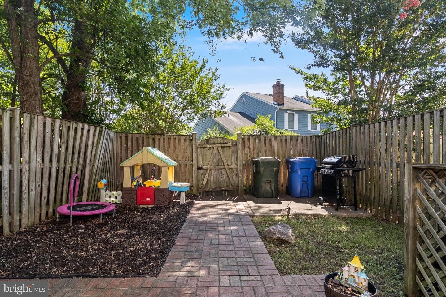 231 Heather Court photo 25
