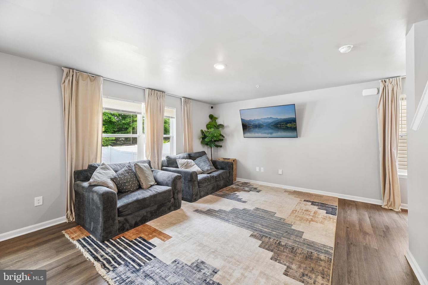 1030 Merry Elm Ln photo 3