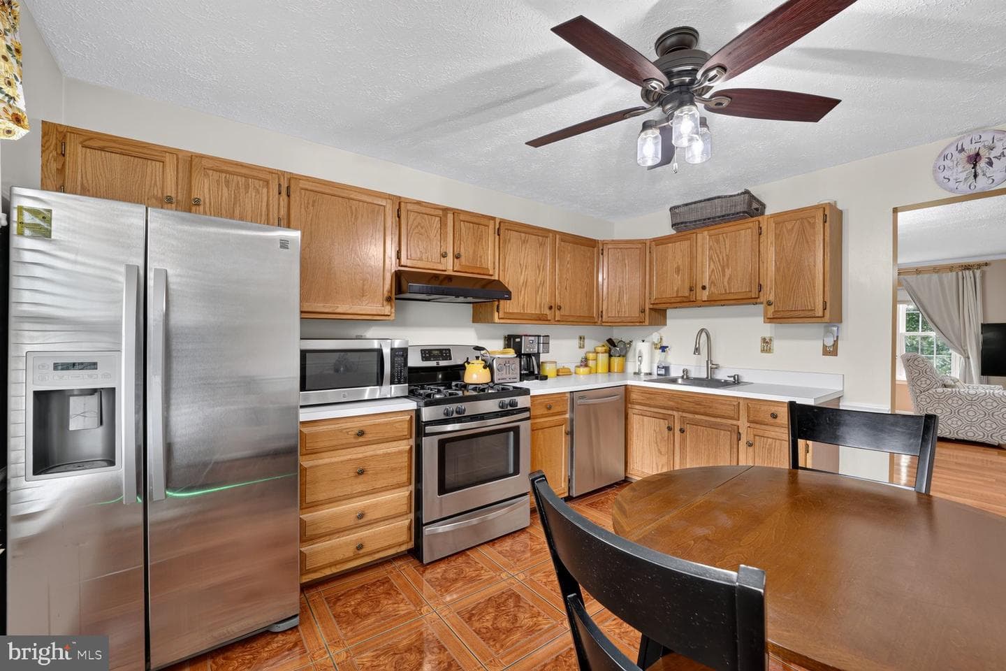 2526 Regal Place photo 3