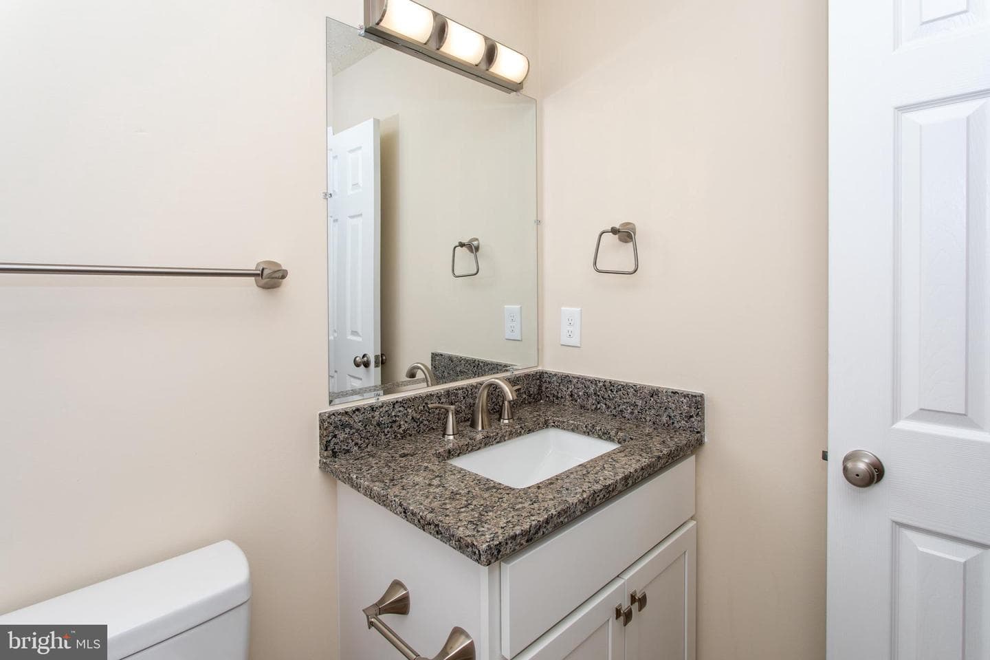 2533 Regal Place photo 20