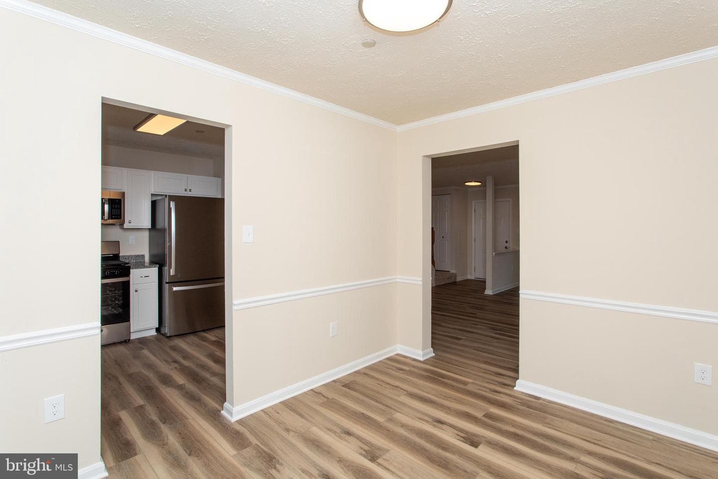 2533 Regal Place photo 6