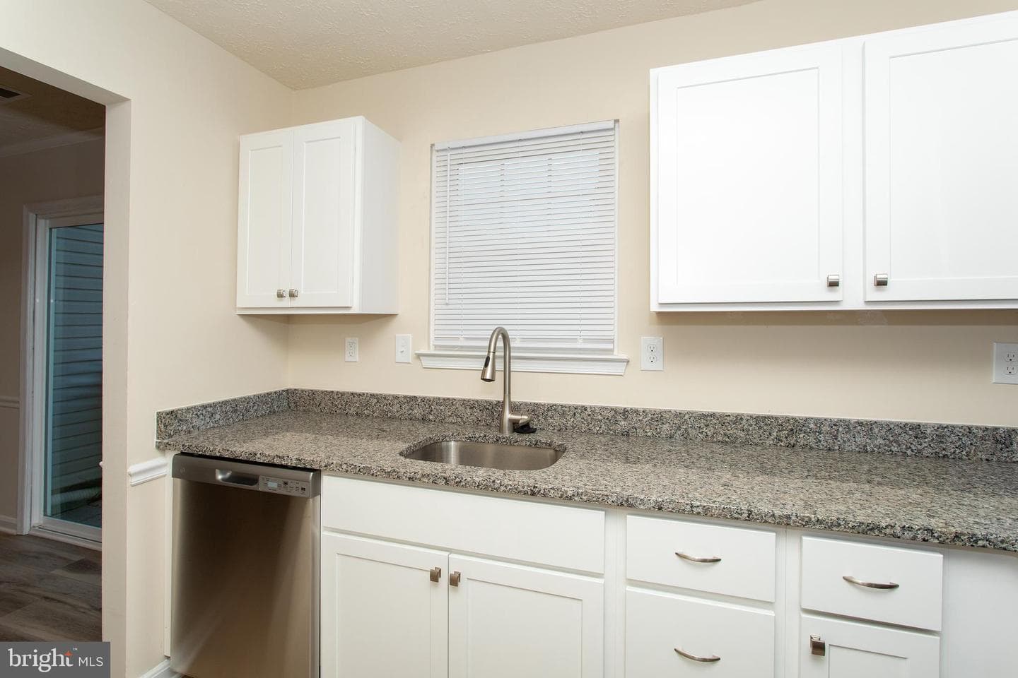 2533 Regal Place photo 9
