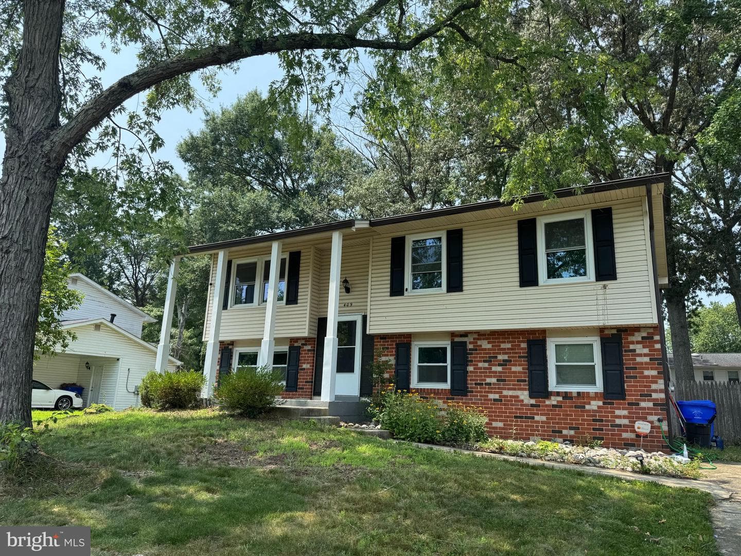 409 University Drive photo 1