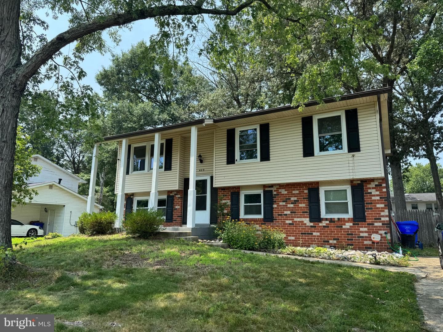 409 University Drive photo 2