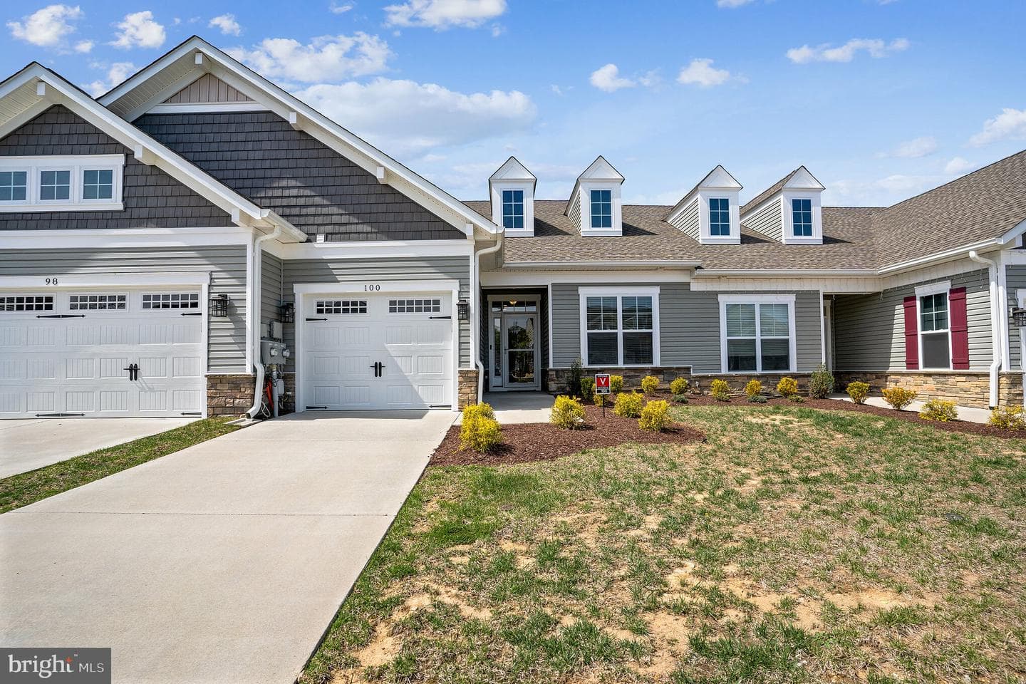100 Camden Circle photo 1