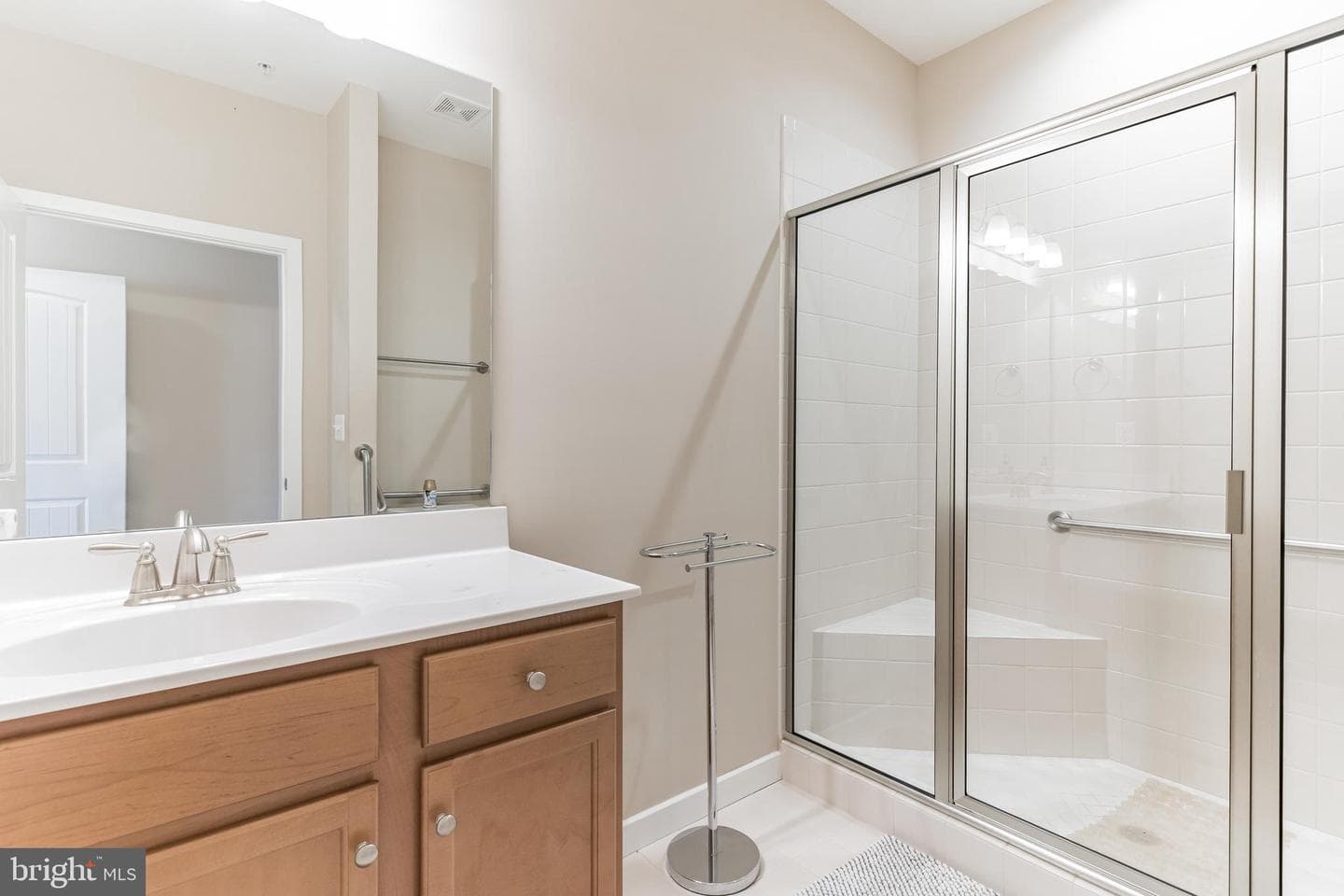 100 Camden Circle photo 8