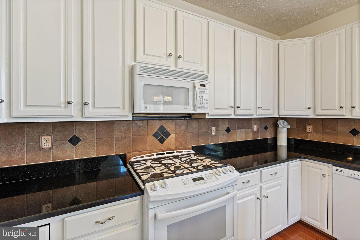 2372 Albany Way photo 14